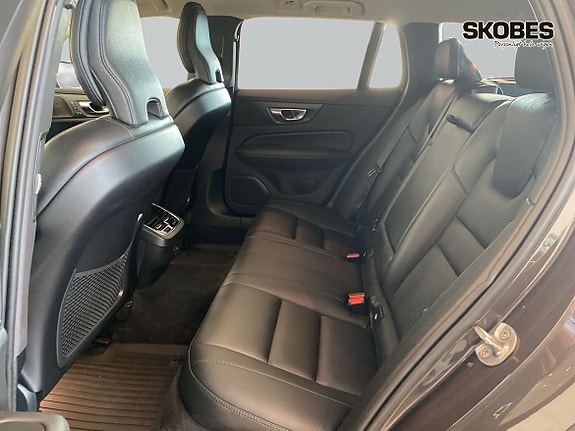 Volvo V60 Cross Country 10 of 23