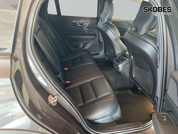 Volvo V60 Cross Country 11 of 23