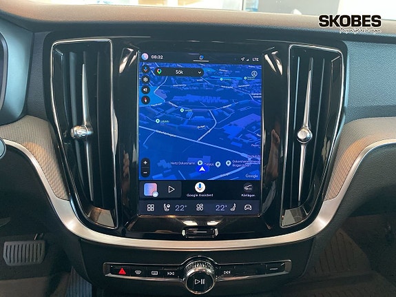 Volvo V60 Cross Country 15 of 23