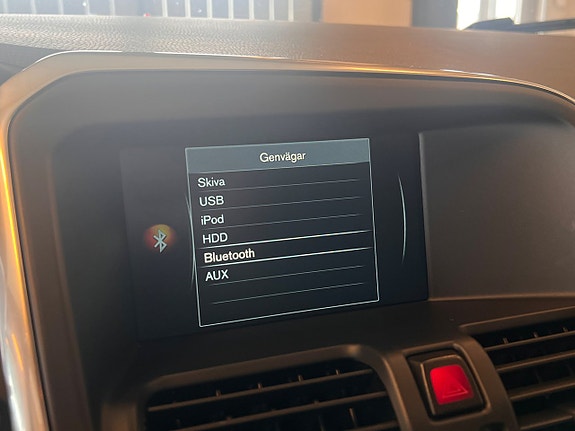 Volvo XC60 12 of 16