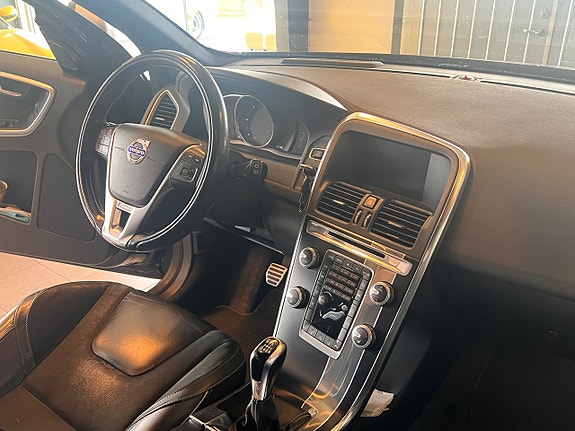 Volvo XC60 9 of 16