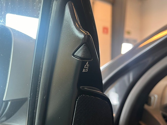 Volvo XC60 7 of 16