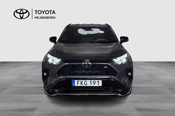 Toyota RAV4 Plug-in Hybrid 2 of 18