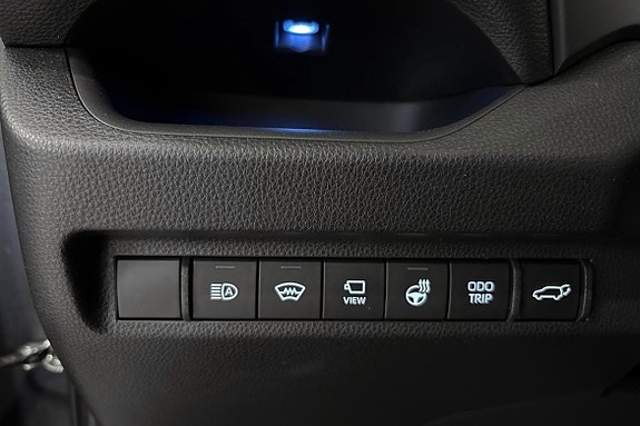 Toyota RAV4 Plug-in Hybrid 16 of 18