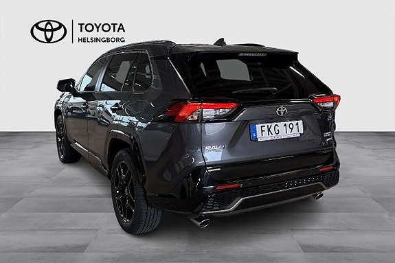Toyota RAV4 Plug-in Hybrid 6 of 18