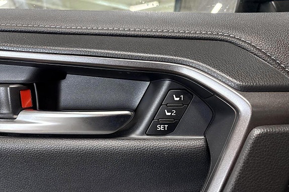 Toyota RAV4 Plug-in Hybrid 17 of 18