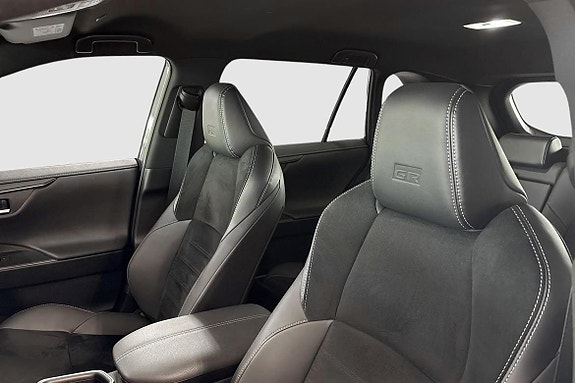 Toyota RAV4 Plug-in Hybrid 9 of 18