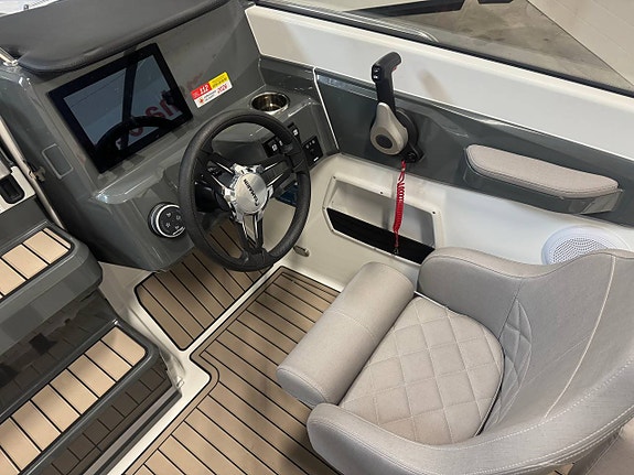 Yamarin 63 DC+F150XC  Premium Edition 7 of 11