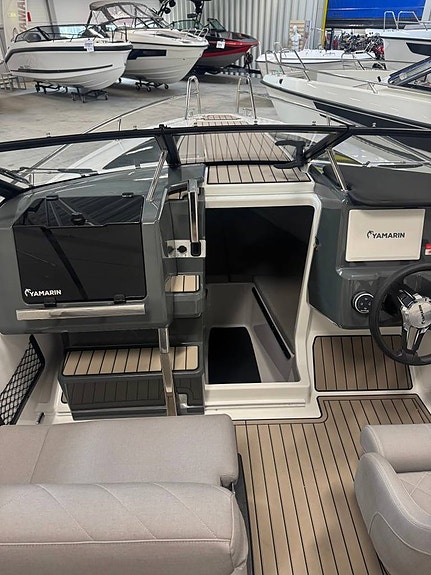 Yamarin 63 DC+F150XC  Premium Edition 5 of 11