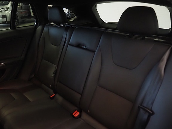 Volvo V60 18 of 25
