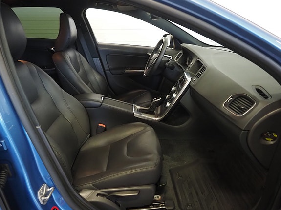 Volvo V60 11 of 25