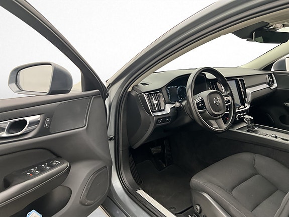 Volvo V60 11 of 30