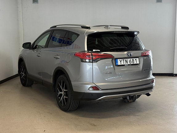 Toyota RAV4 4 of 15