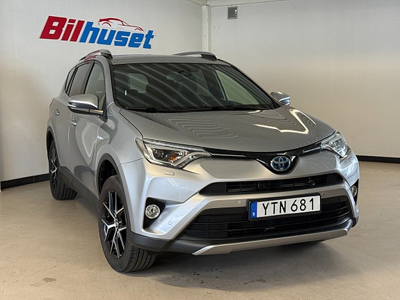 Toyota RAV4 2 of 15