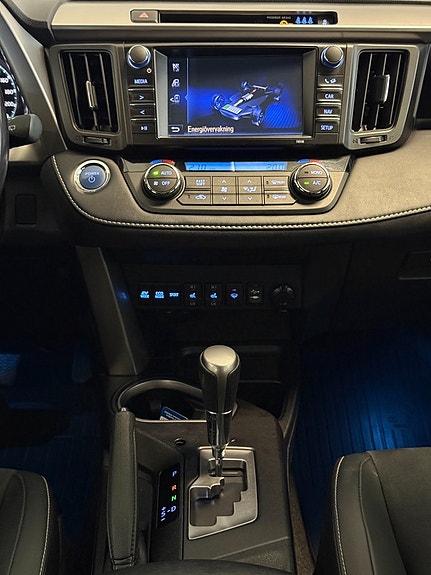Toyota RAV4 10 of 15