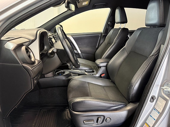 Toyota RAV4 6 of 15