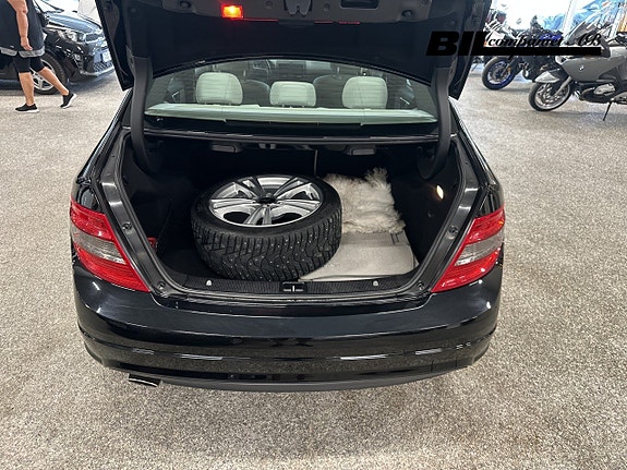 Mercedes-Benz C180 14 of 18