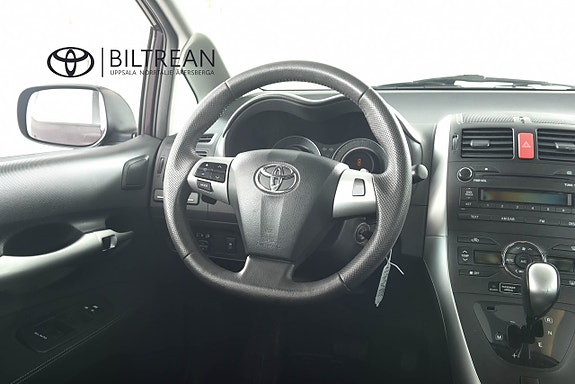 Toyota Auris 9 of 15