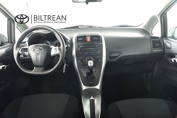Toyota Auris 8 of 15