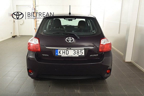 Toyota Auris 4 of 15