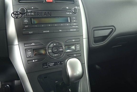 Toyota Auris 13 of 15