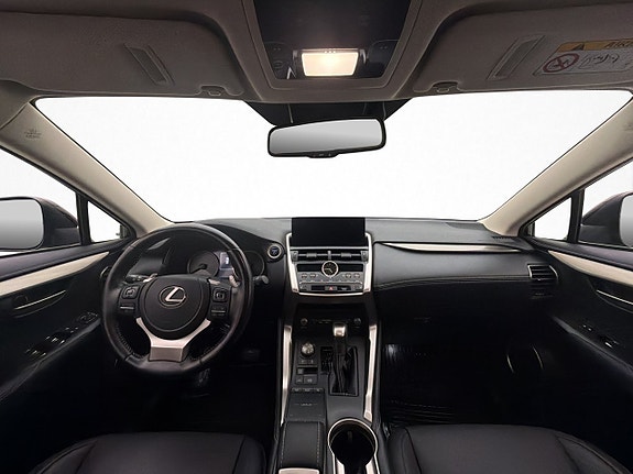 Lexus NX300h 12 of 30