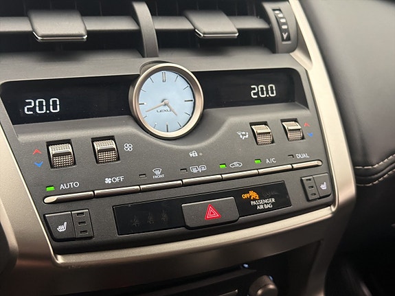 Lexus NX300h 24 of 30