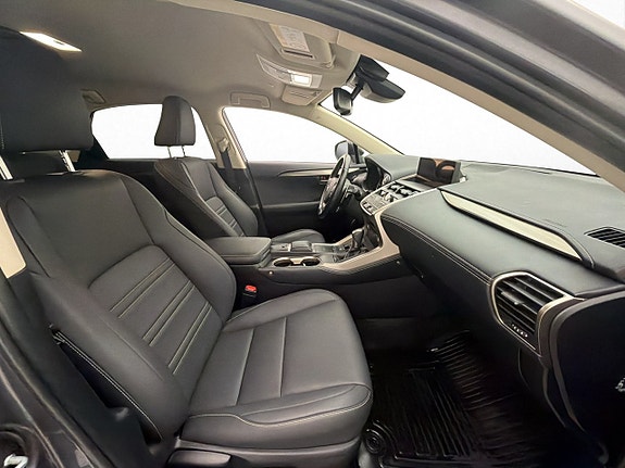 Lexus NX300h 26 of 30