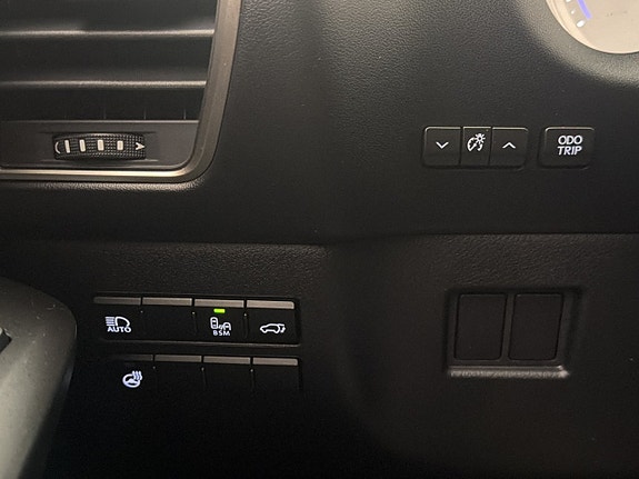 Lexus NX300h 15 of 30
