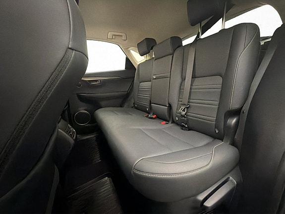 Lexus NX300h 28 of 30