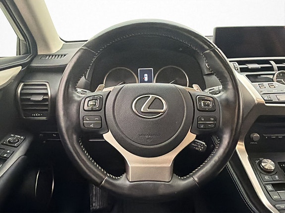 Lexus NX300h 13 of 30