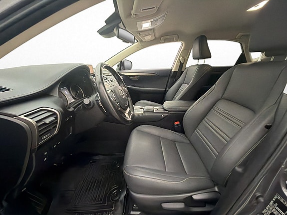 Lexus NX300h 11 of 30