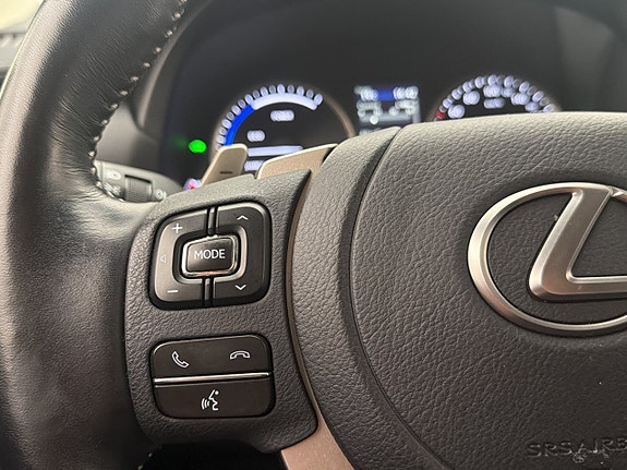 Lexus NX300h 16 of 30