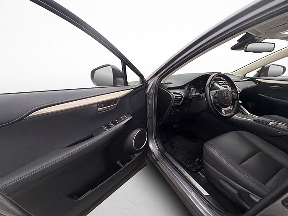 Lexus NX300h 10 of 30