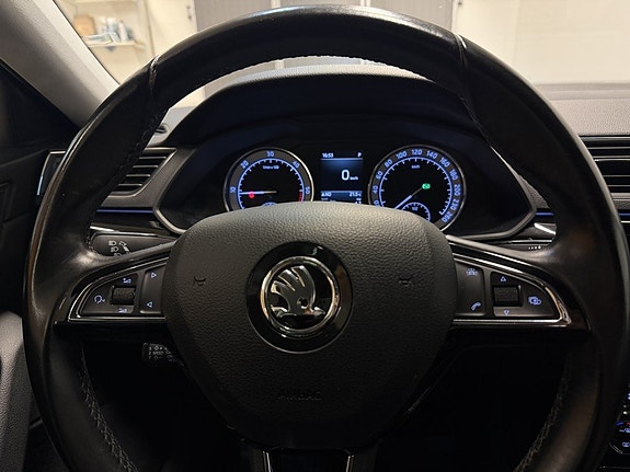 Skoda Superb 19 of 26