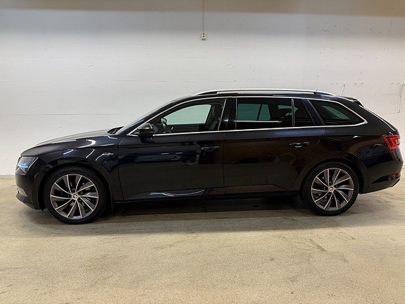 Skoda Superb 2 of 26