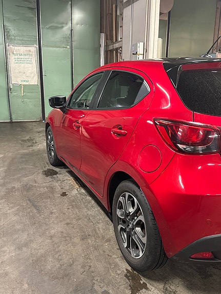 Mazda 2 3 of 7