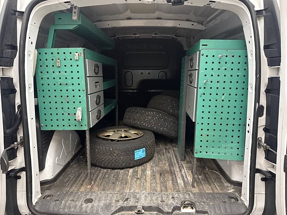 Nissan NV250 9 of 12
