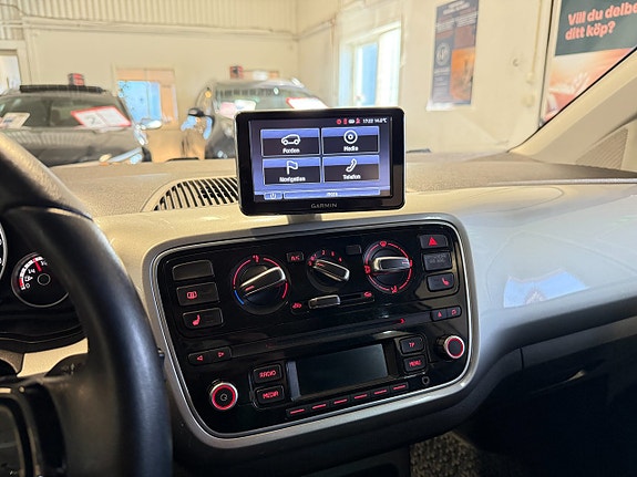 Volkswagen UP! 12 of 13