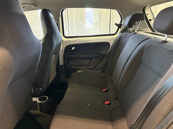 Volkswagen UP! 8 of 13