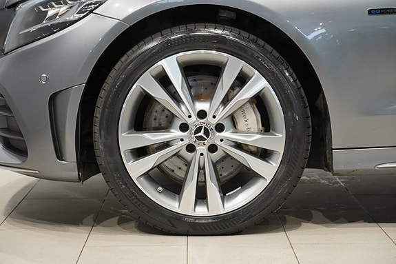 Mercedes-Benz C300 3 of 23