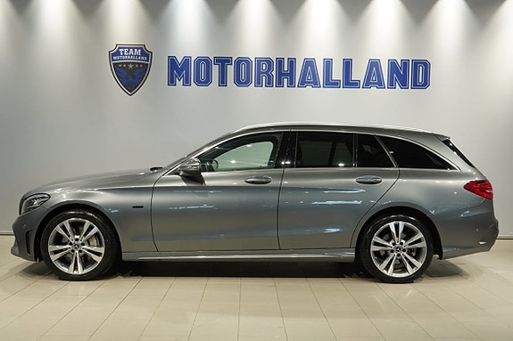 Mercedes-Benz C300 2 of 23