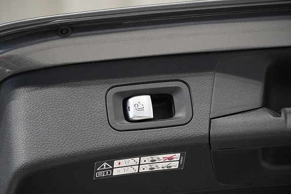 Mercedes-Benz C300 11 of 23