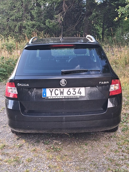 Skoda Fabia 2 of 9