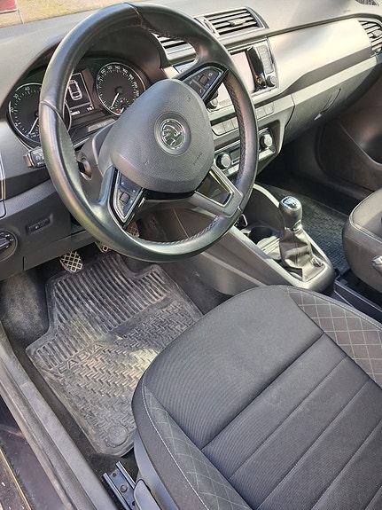Skoda Fabia 5 of 9