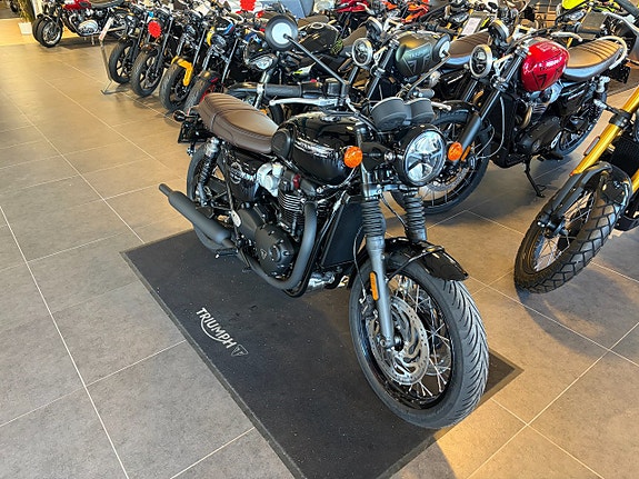 Triumph Triumph Bonneville T120 - Black 3 of 3