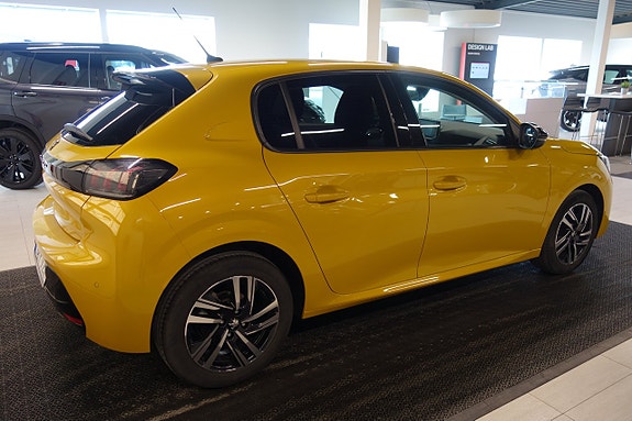 Peugeot 208 3 of 6