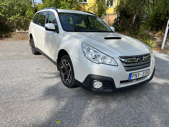Subaru Outback 2 of 8
