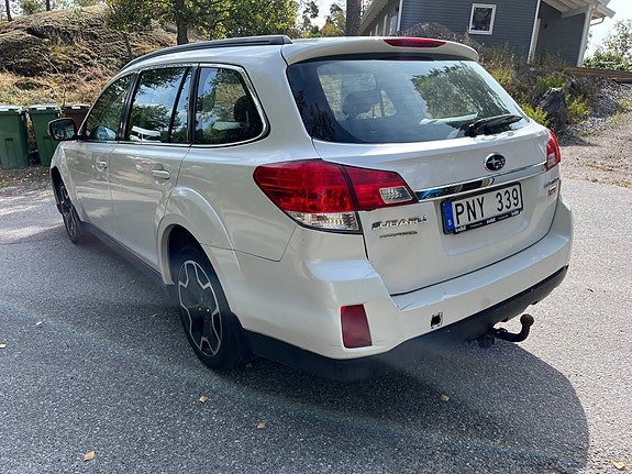 Subaru Outback 4 of 8