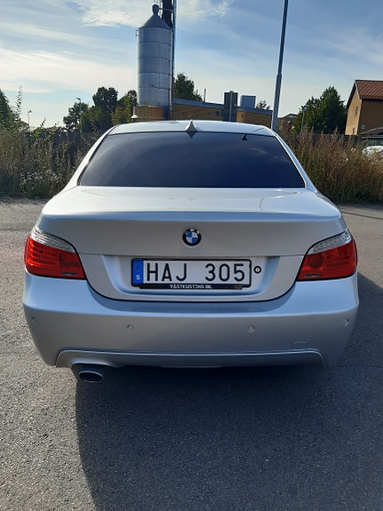 BMW 520d 2 of 4